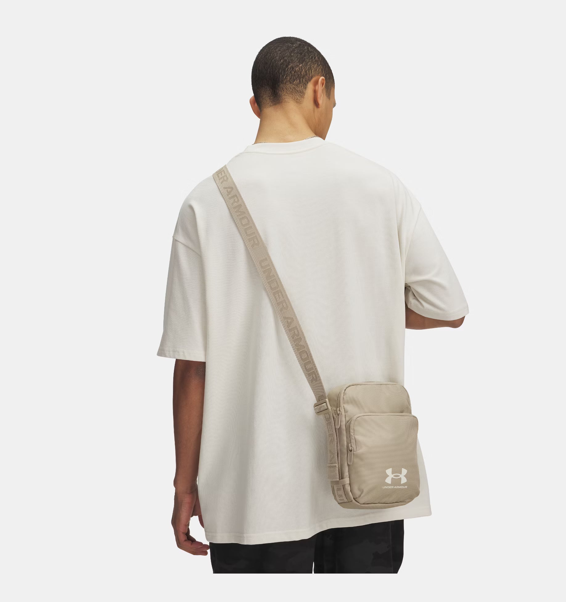 Under Armour Essential Lite תיק צד קטן בצבע קרם אנדר ארמור