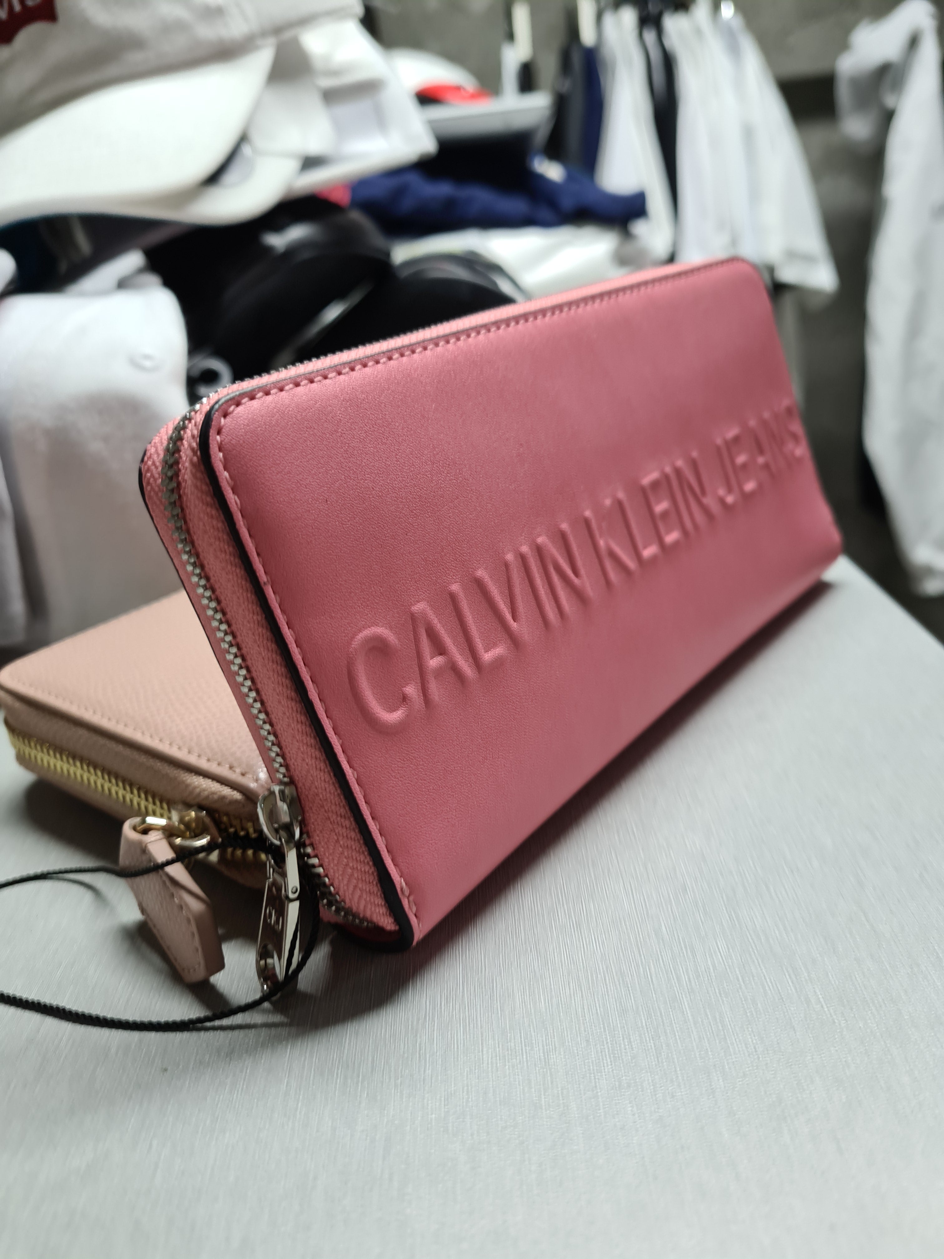 Calvin klein ארנק קלווין קליין יוקרתי ומהמם - www.bbrands.co.il Calvin klein ארנק קלווין קליין יוקרתי ומהמם