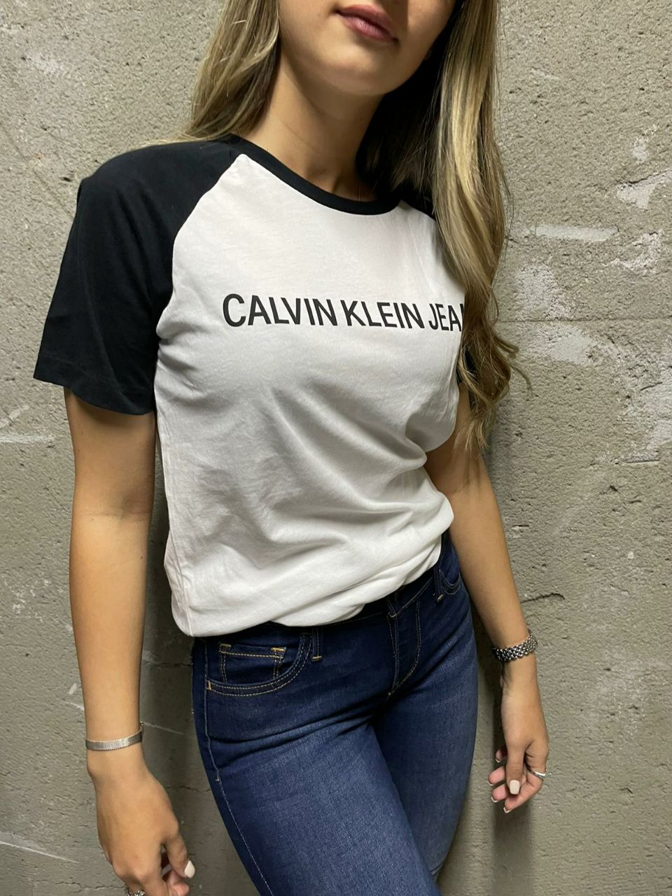 CalvinKlein Tshirt For women קלווין קליין טישרט לנשים - www.bbrands.co.il CalvinKlein Tshirt For women קלווין קליין טישרט לנשים