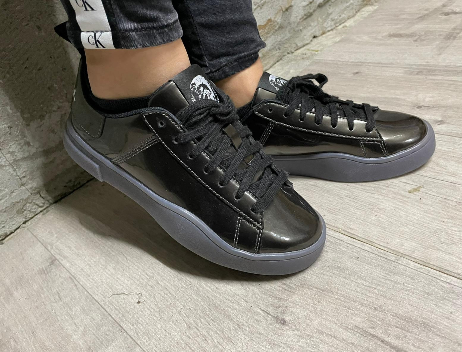 Diesel women shoes נעלי דיזל מהממות לנשים בצבע כהה - www.bbrands.co.il Diesel women shoes נעלי דיזל מהממות לנשים בצבע כהה