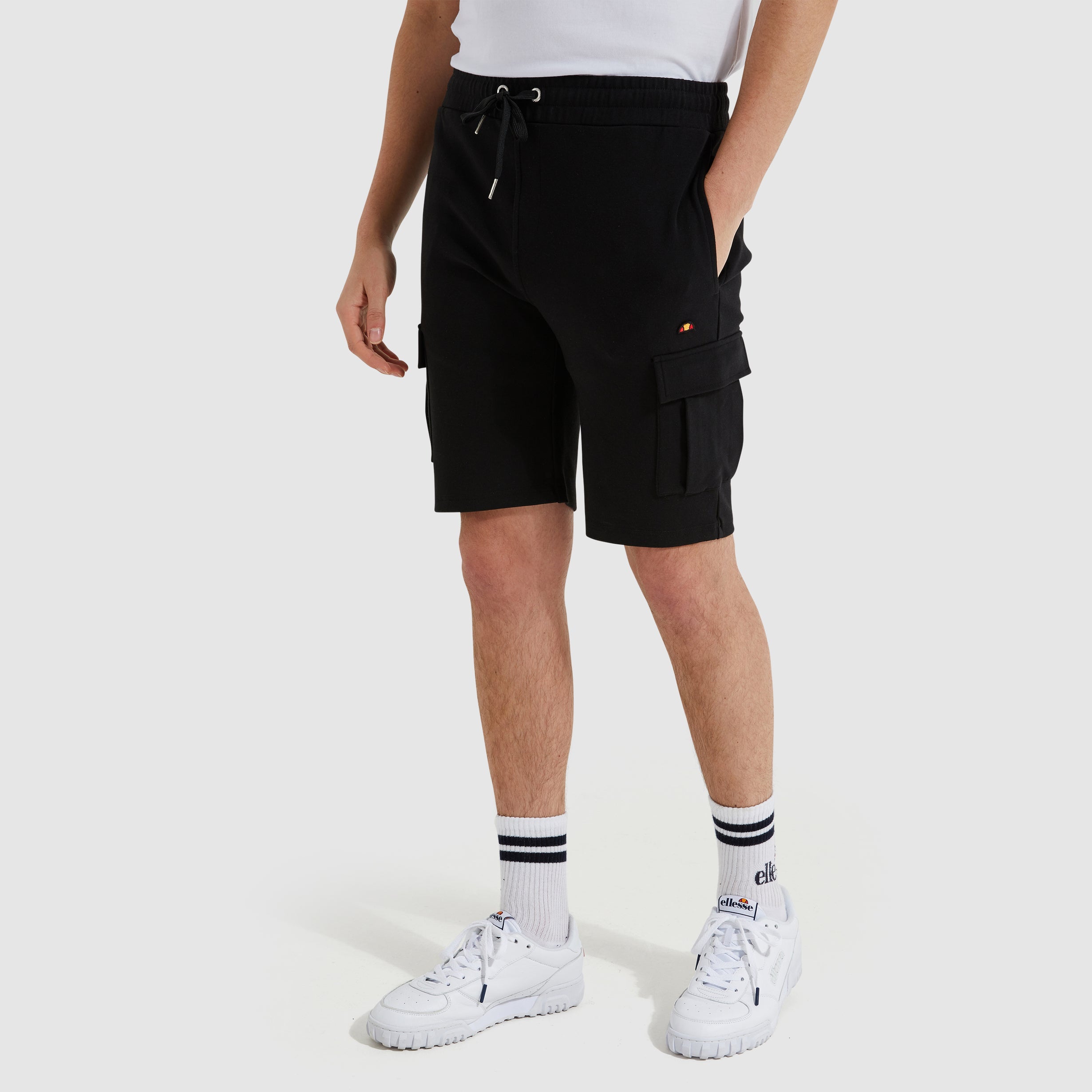 Ellesse Cargo Short מכנס דגמח אלס לגבר בצבע שחור - www.bbrands.co.il Ellesse Cargo Short מכנס דגמח אלס לגבר בצבע שחור