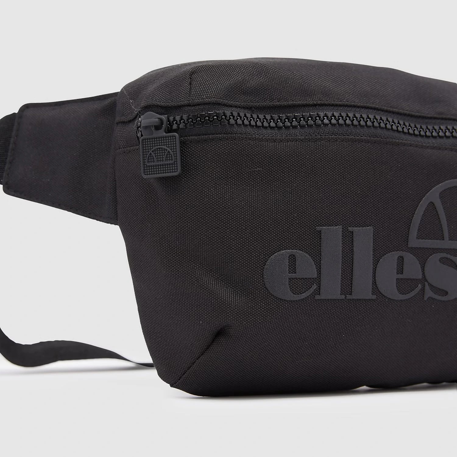 Ellesse ROSCA Cross Body אלס תיק צד בצבע שחור - www.bbrands.co.il Ellesse ROSCA Cross Body אלס תיק צד בצבע שחור