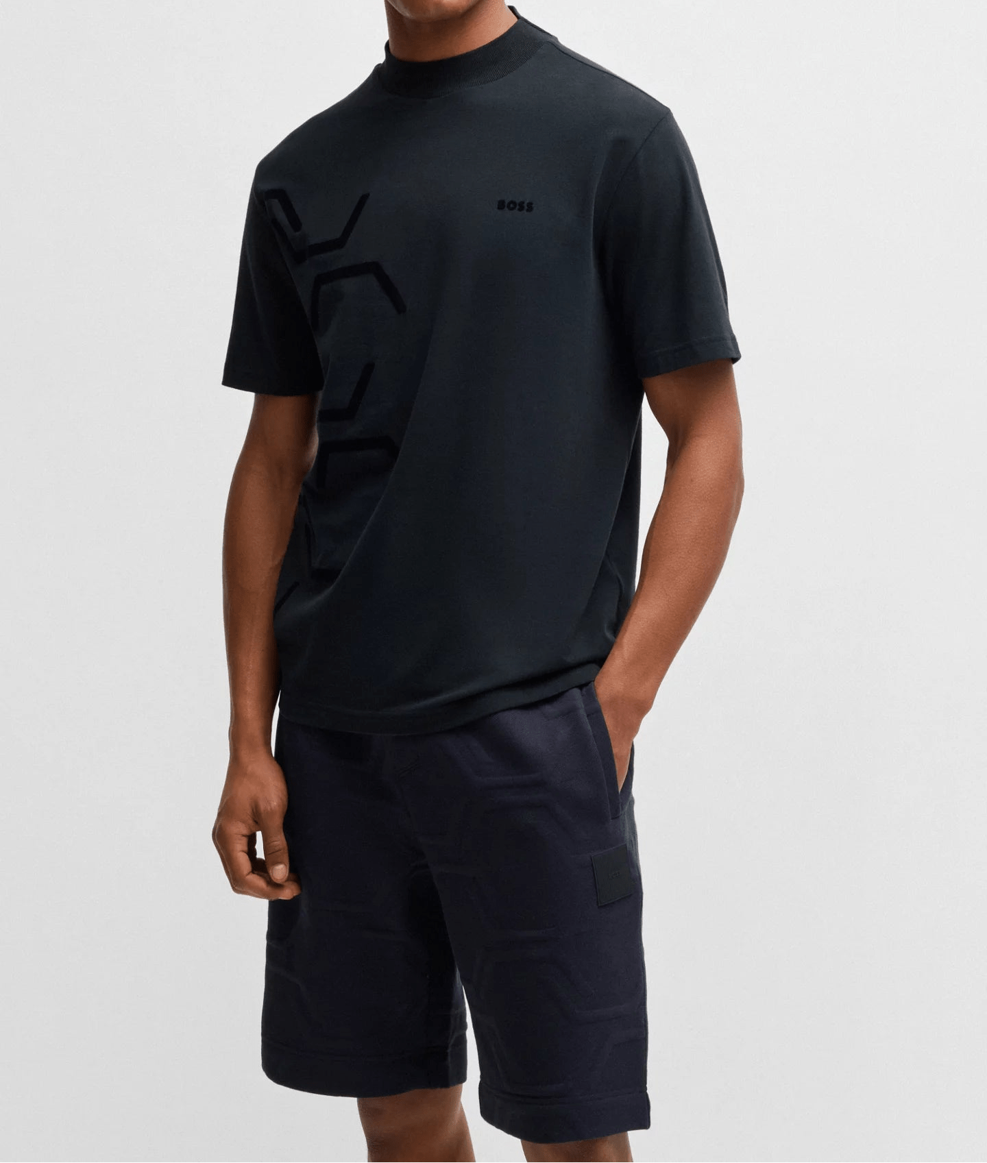 Hugo Boss tshirt for man חולצת טי אופנתית של בוס לגבר בצבע נייבי - www.bbrands.co.il Hugo Boss tshirt for man חולצת טי אופנתית של בוס לגבר בצבע נייבי