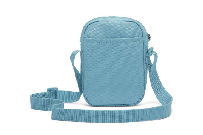 Nike Massanger bag נייקי תיק צד קטן בצבע תכלת - www.bbrands.co.il Nike Massanger bag נייקי תיק צד קטן בצבע תכלת