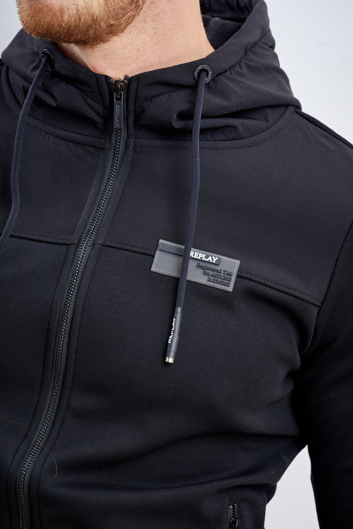 Replay Jacket for man ריפלי ג'ינס קפוצ'ון פול זיפ בצבע שחור - www.bbrands.co.il Replay Jacket for man ריפלי ג'ינס קפוצ'ון פול זיפ בצבע שחור