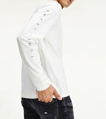 Tommy Jeans - flag tee חולצת שרוול ארוך טומי גינס - www.bbrands.co.il Tommy Jeans - flag tee חולצת שרוול ארוך טומי גינס