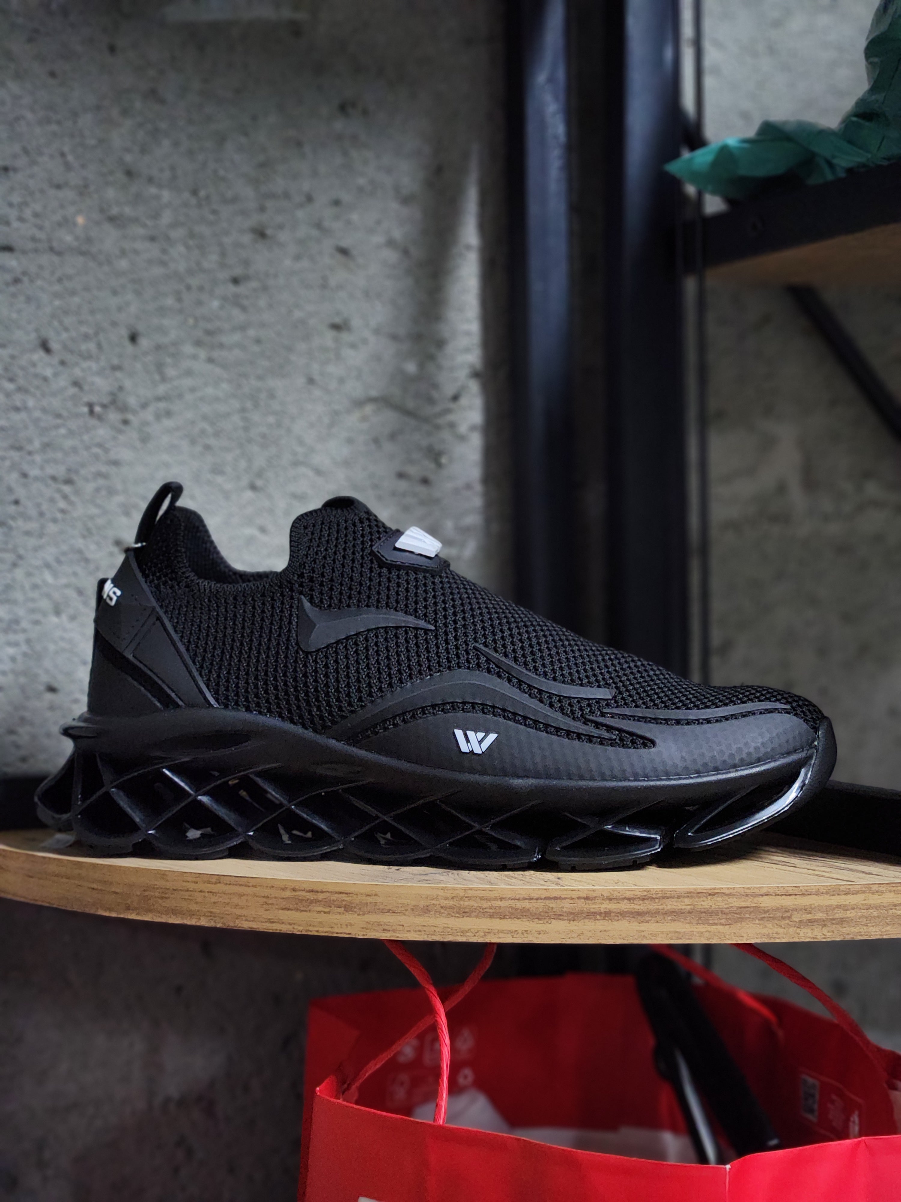 W Jeans נעלי סניקרס דבליו גינס לגבר - www.bbrands.co.il W Jeans נעלי סניקרס דבליו גינס לגבר