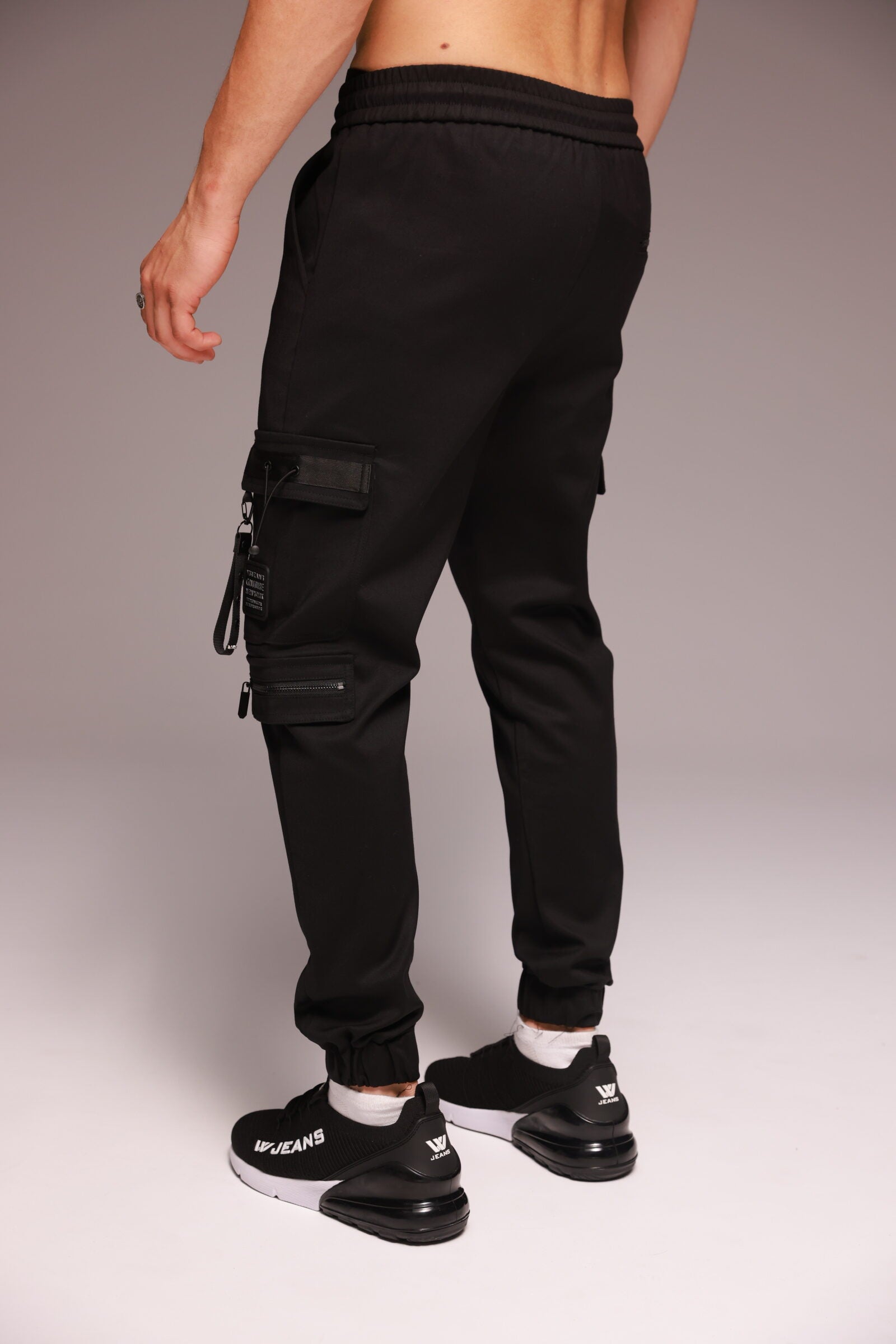 WJeans Cargo for man דגמח מכנס דבליו גינס אופנתי בצבע שחור - www.bbrands.co.il WJeans Cargo for man דגמח מכנס דבליו גינס אופנתי בצבע שחור