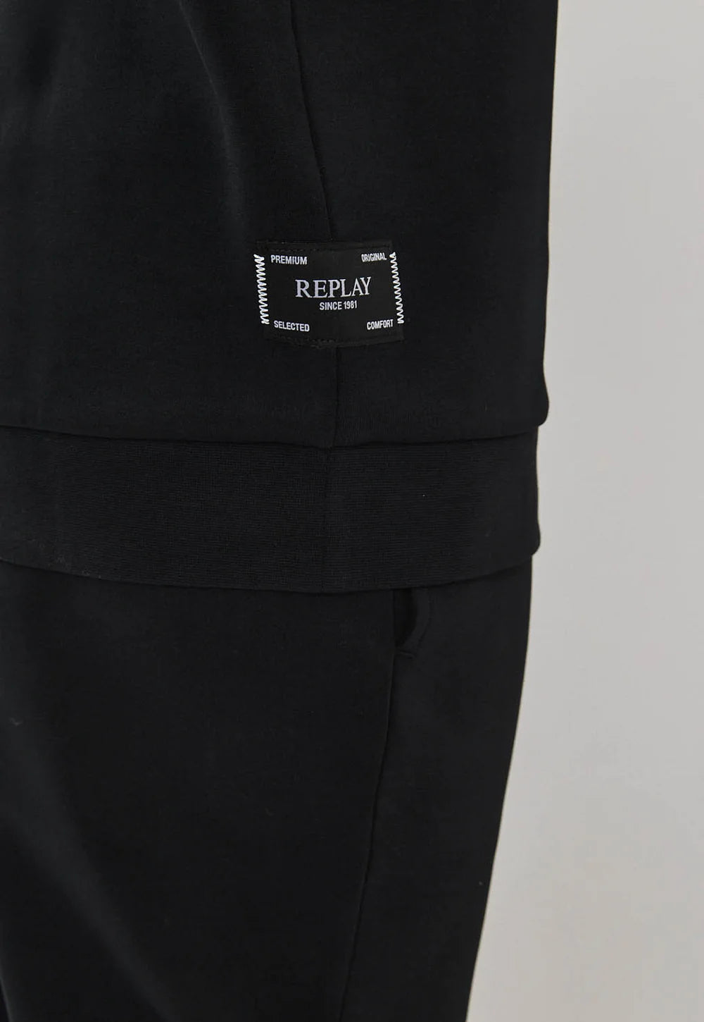 Replay tracksuit ריפלי חליפה 2 חלקים בצבע שחור