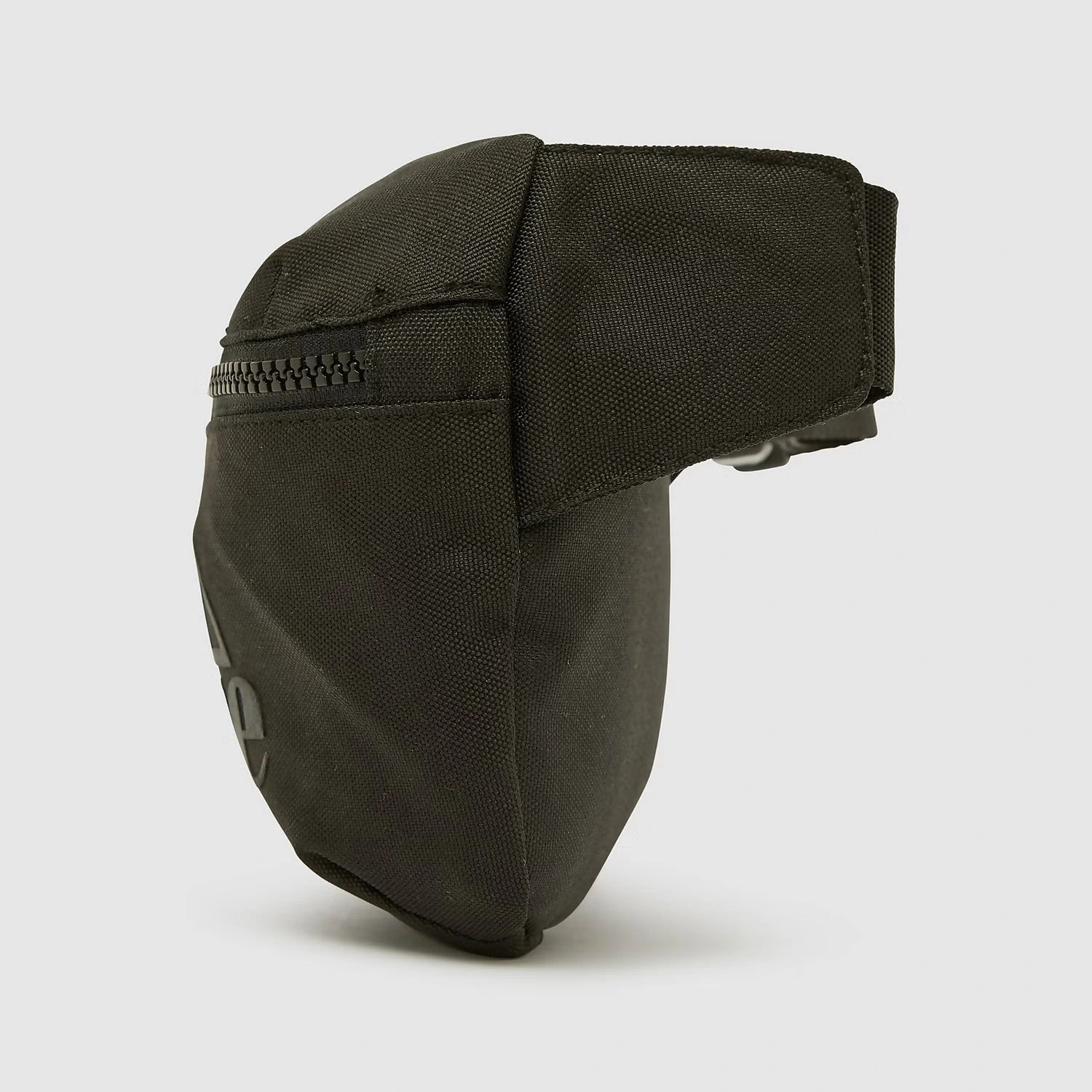 Ellesse ROSCA Cross Body אלס תיק צד בצבע שחור - www.bbrands.co.il Ellesse ROSCA Cross Body אלס תיק צד בצבע שחור