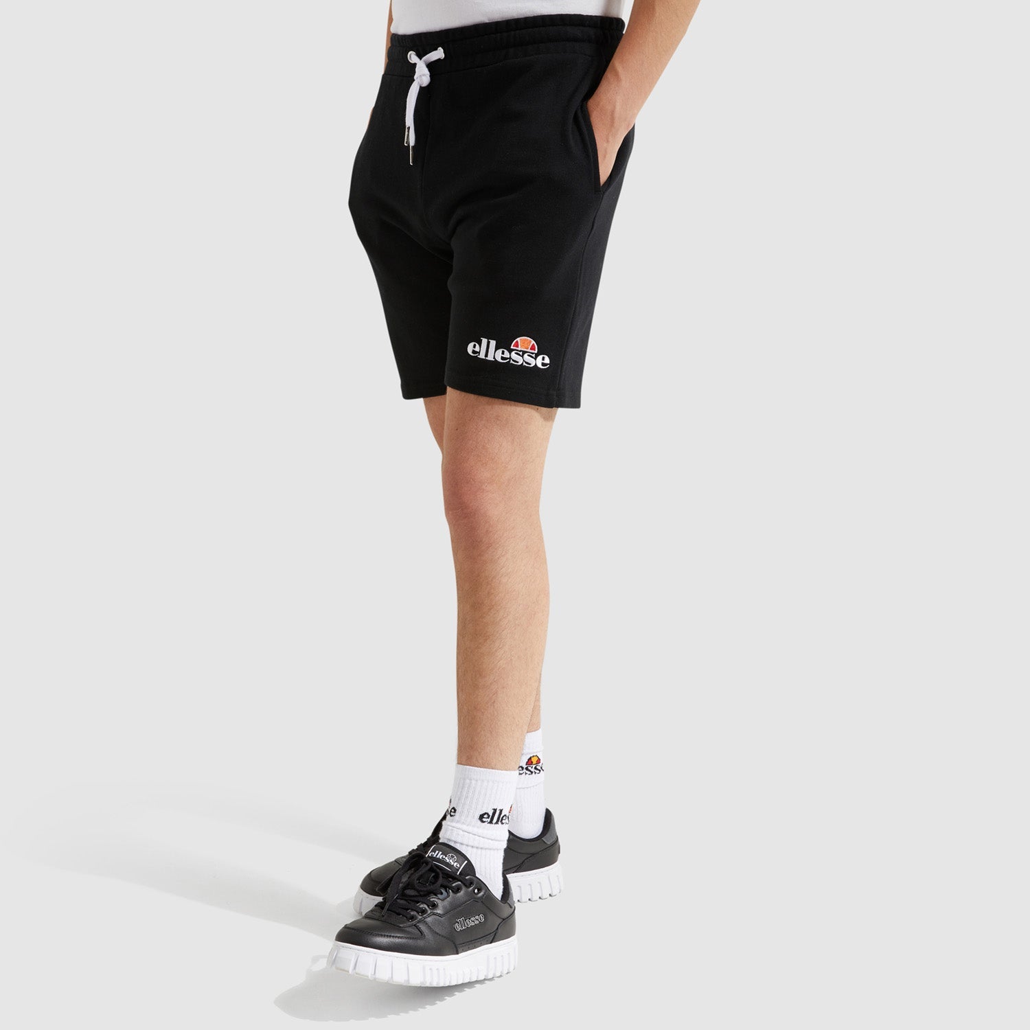 Ellesse silven fleece Short מכנס בד אלס לגבר בצבע שחור - www.bbrands.co.il Ellesse silven fleece Short מכנס בד אלס לגבר בצבע שחור