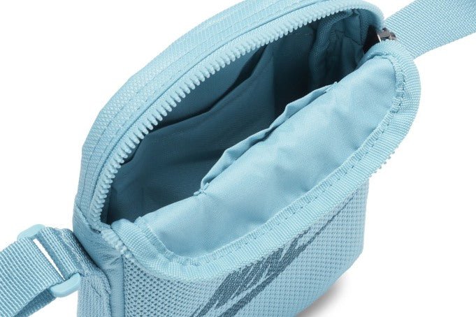 Nike Massanger bag נייקי תיק צד קטן בצבע תכלת - www.bbrands.co.il Nike Massanger bag נייקי תיק צד קטן בצבע תכלת