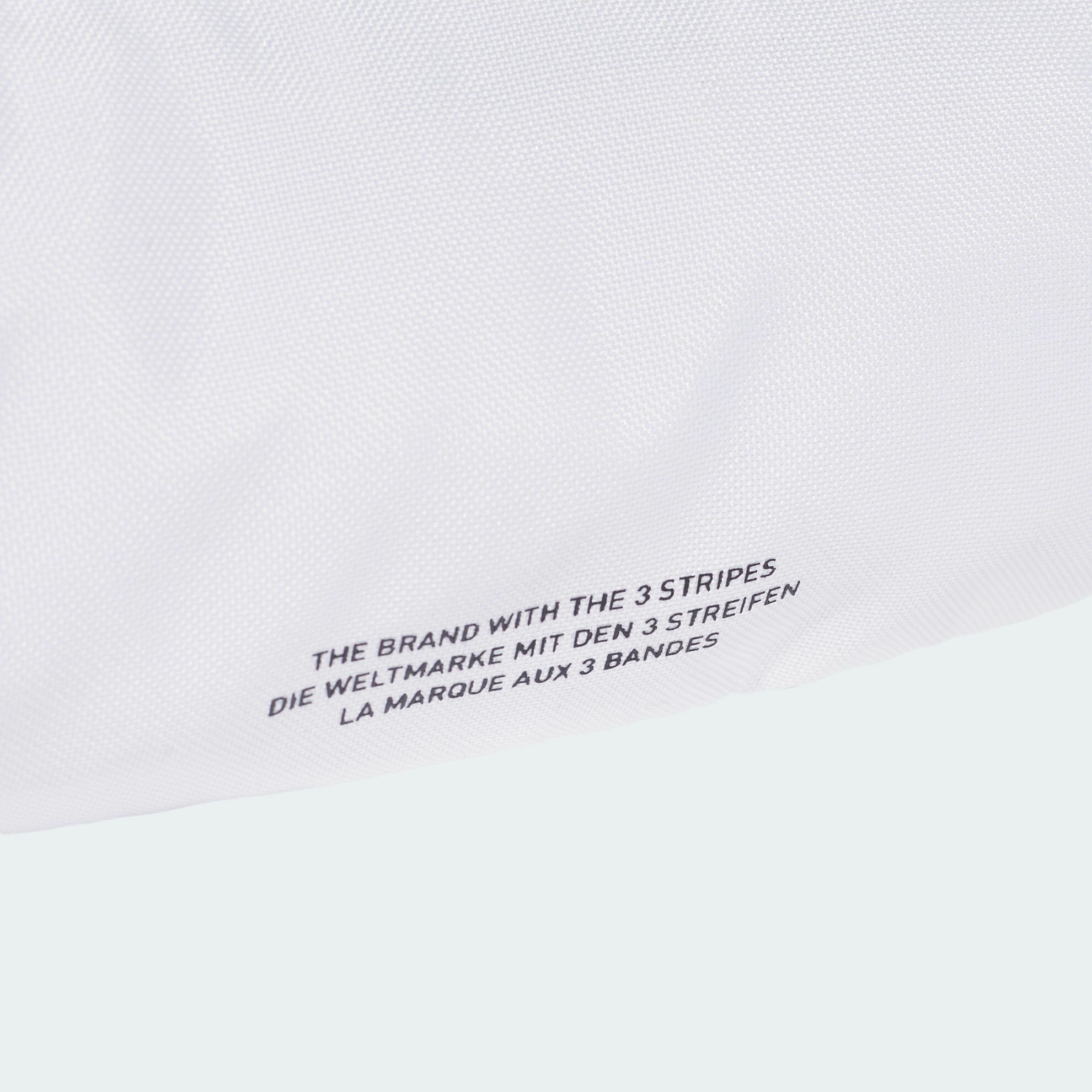 TREFOIL FESTIVAL BAG White פאוץ' אדידס תיק בצבע לבן - www.bbrands.co.il TREFOIL FESTIVAL BAG White פאוץ' אדידס תיק בצבע לבן