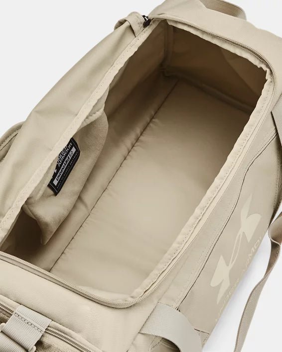 Under Armour Undeniable 5.0 Duffle - תיק אימון לנסיעה וספורט - www.bbrands.co.il Under Armour Undeniable 5.0 Duffle - תיק אימון לנסיעה וספורט